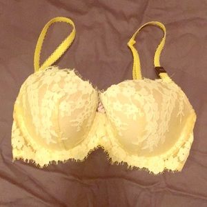 Victoria’s Secret Bra with tags 32DD